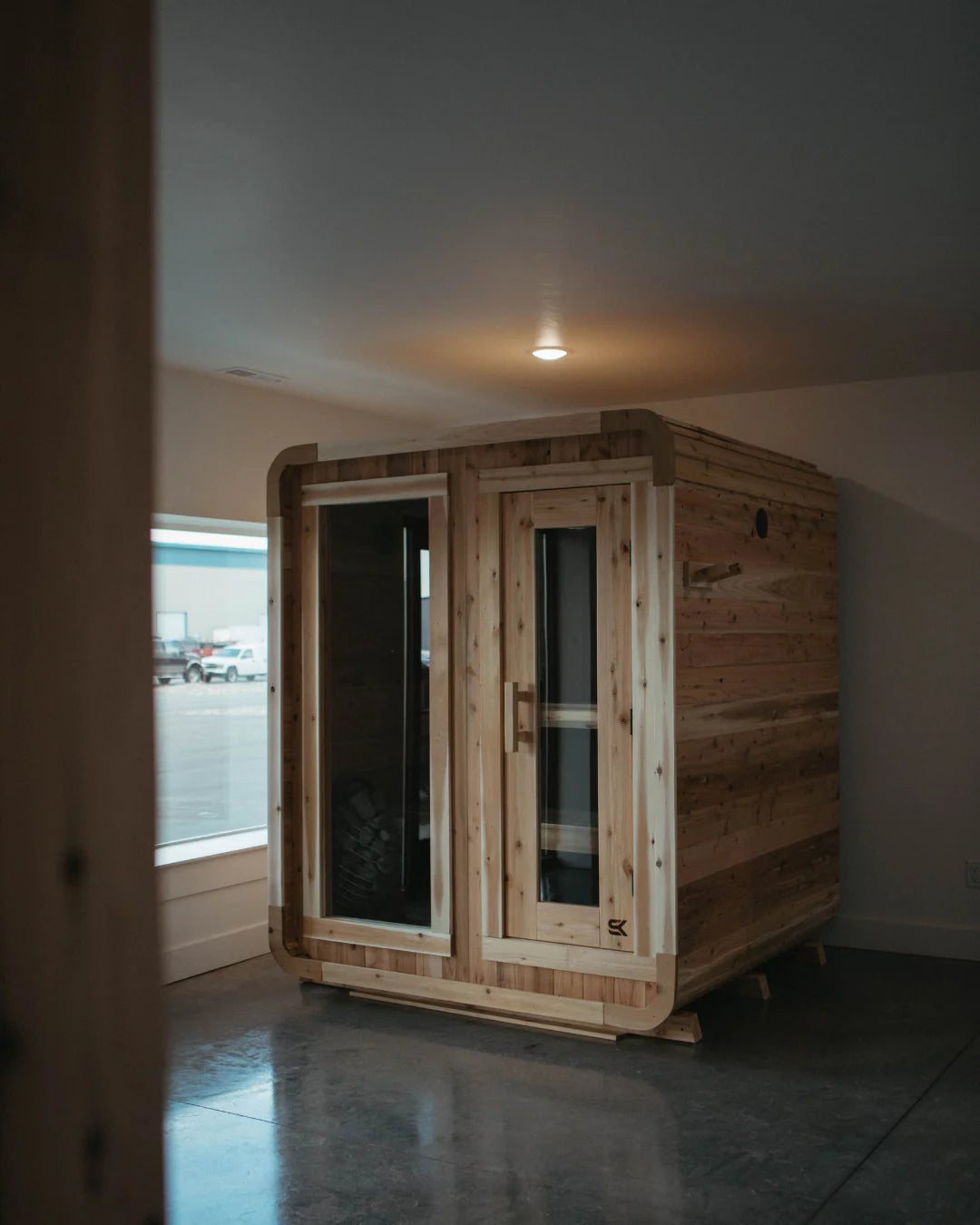 Sweat Kingdom Saunas Sweat Kingdom The Sweat Cabin 4 Person Traditional Outdoor-Indoor Sauna