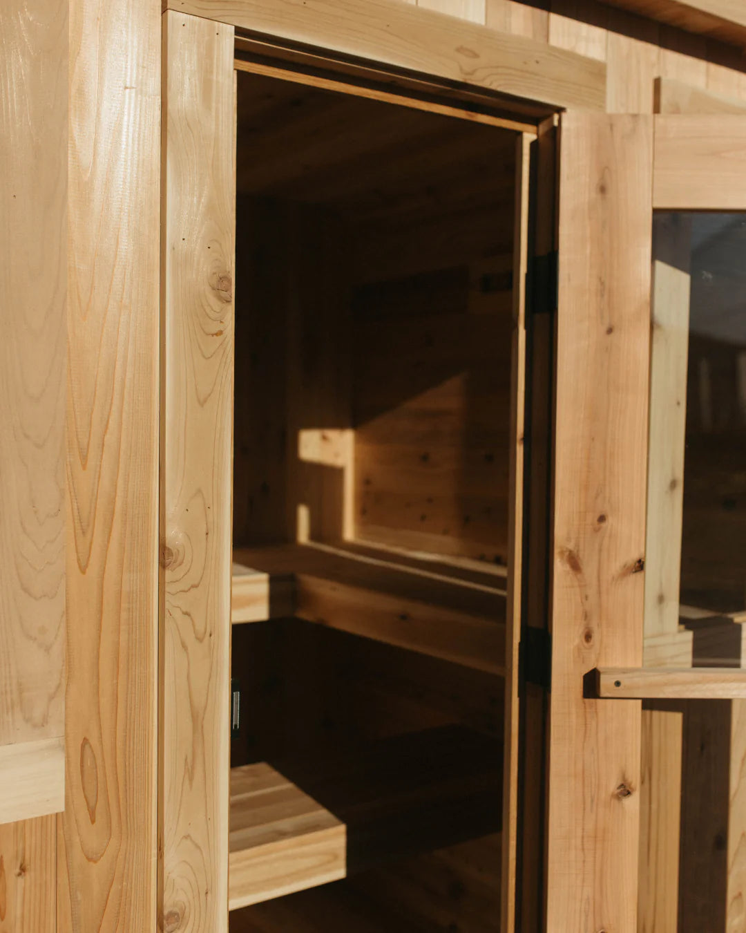 Sweat Kingdom Saunas Sweat Kingdom The Sweat Cabin Deluxe 6 Person Traditional Outdoor-Indoor Sauna