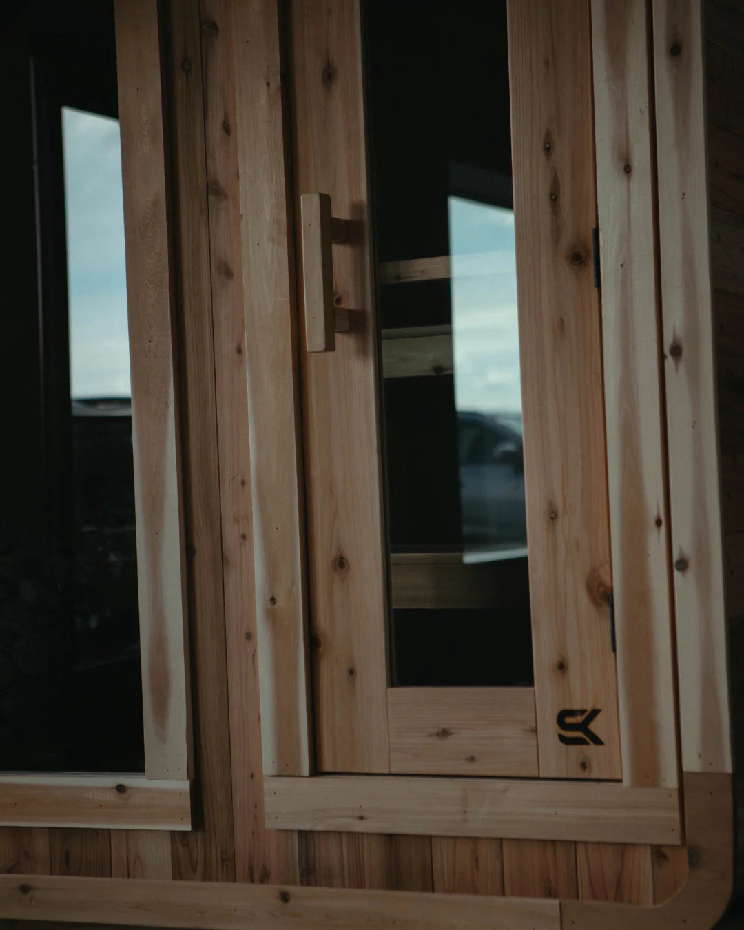 Sweat Kingdom Saunas Sweat Kingdom The Sweat Cabin 4 Person Traditional Outdoor-Indoor Sauna