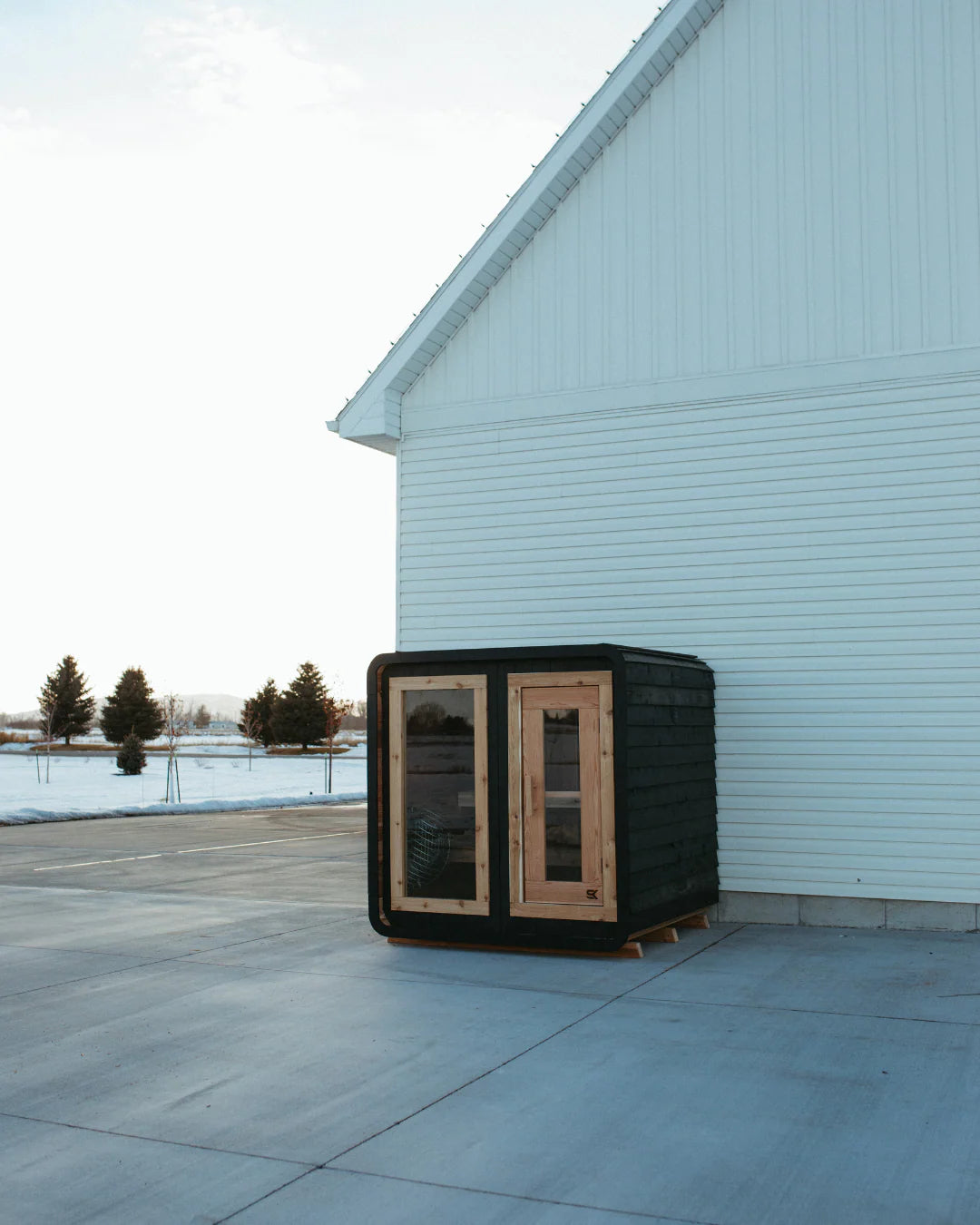 Sweat Kingdom Saunas Sweat Kingdom The Sweat Cabin 4 Person Traditional Outdoor-Indoor Sauna Blackout Edition