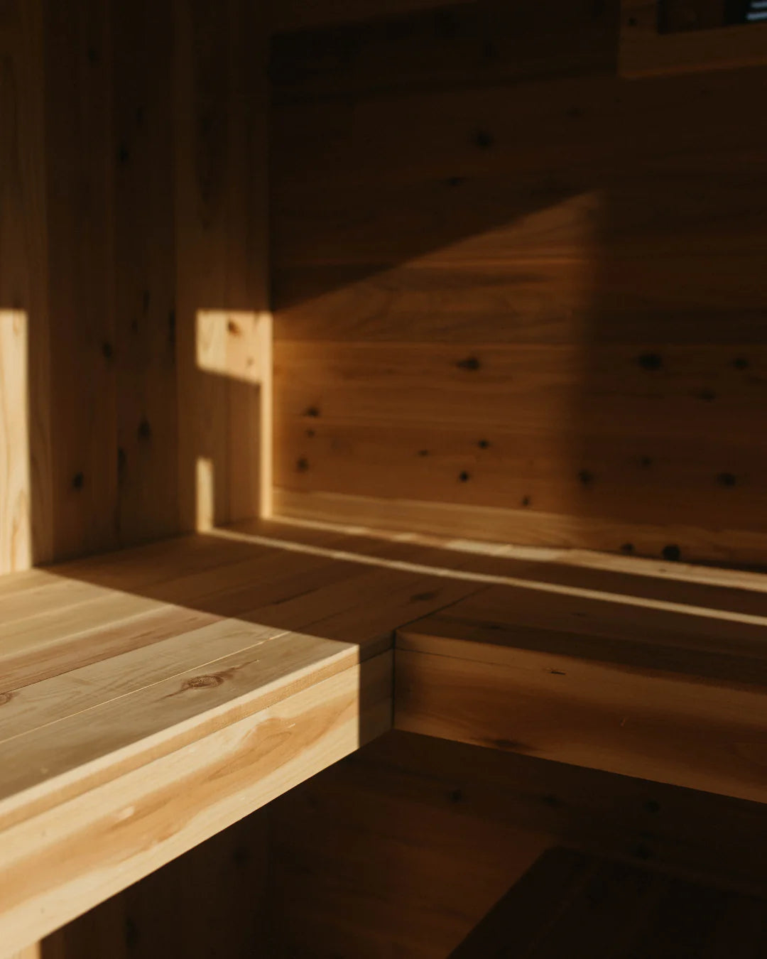 Sweat Kingdom Saunas Sweat Kingdom The Sweat Cabin Deluxe 6 Person Traditional Outdoor-Indoor Sauna