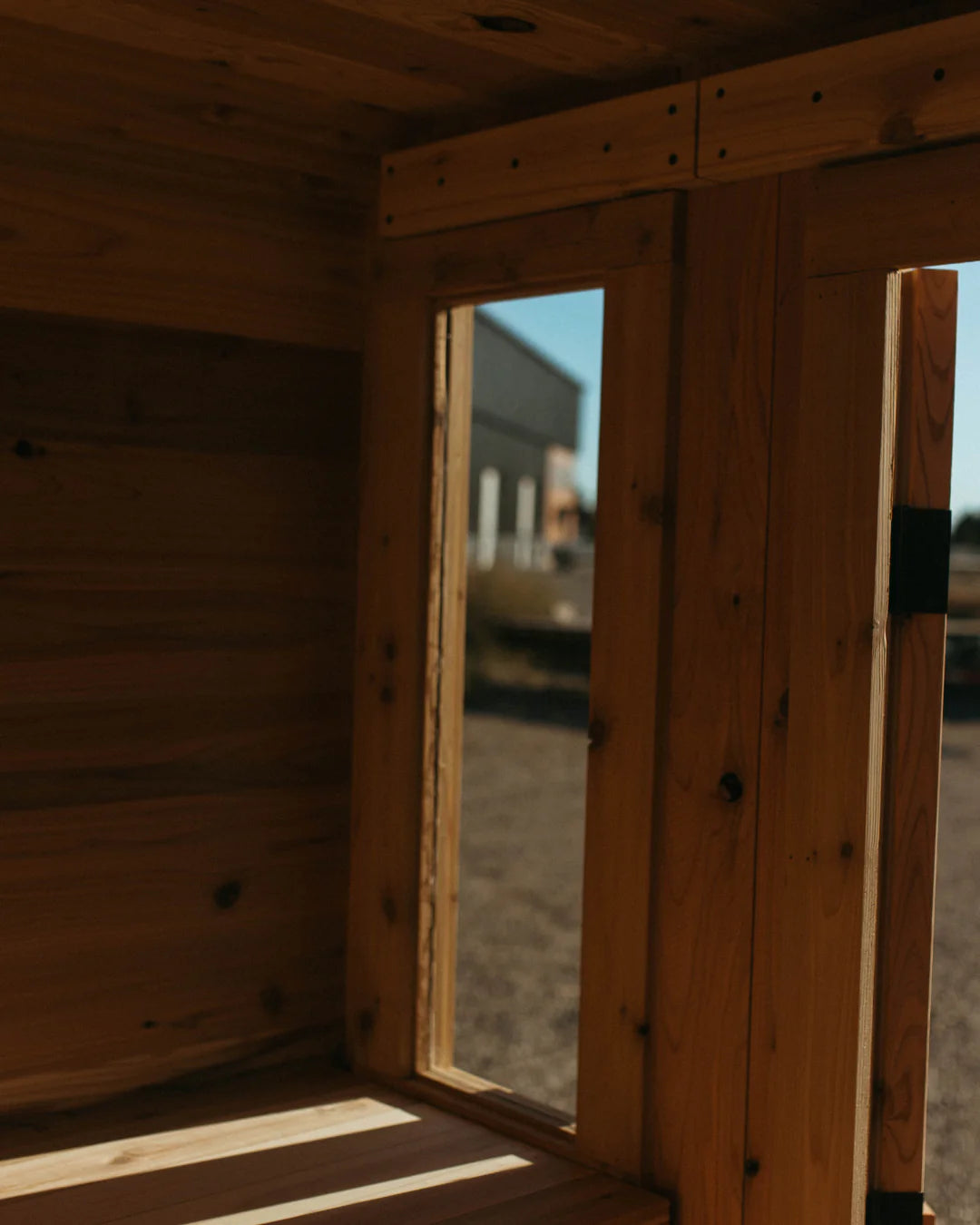 Sweat Kingdom Saunas Sweat Kingdom The Sweat Cabin Deluxe 6 Person Traditional Outdoor-Indoor Sauna