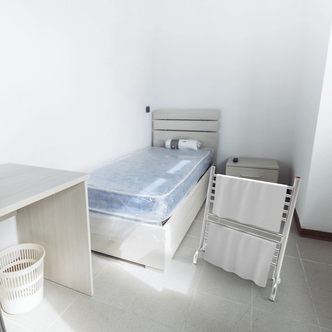 Amba Sauna Accessories Amba Solo 24" Freestanding Towel Warmer