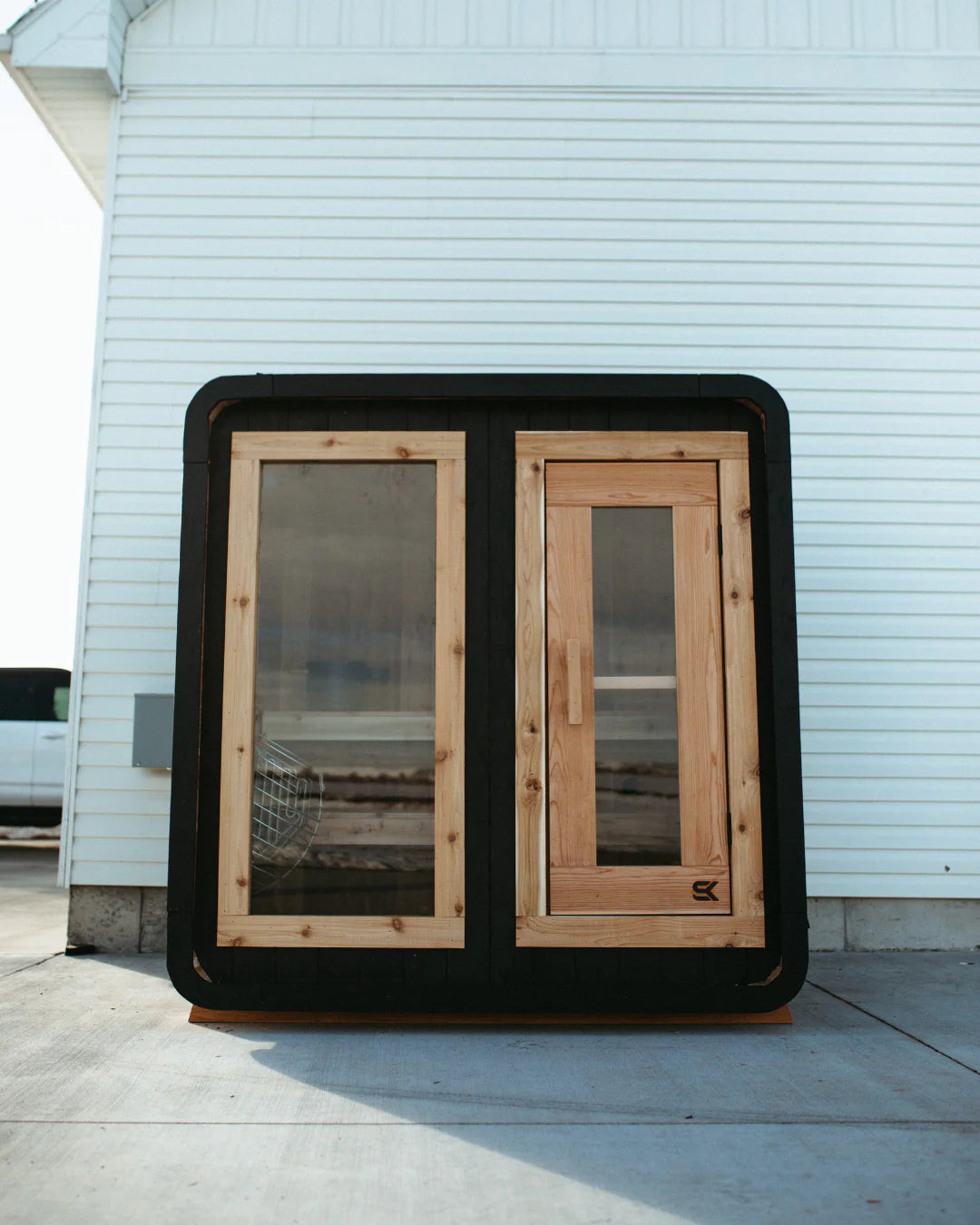 Sweat Kingdom Saunas Sweat Kingdom The Sweat Cabin 4 Person Traditional Outdoor-Indoor Sauna Blackout Edition