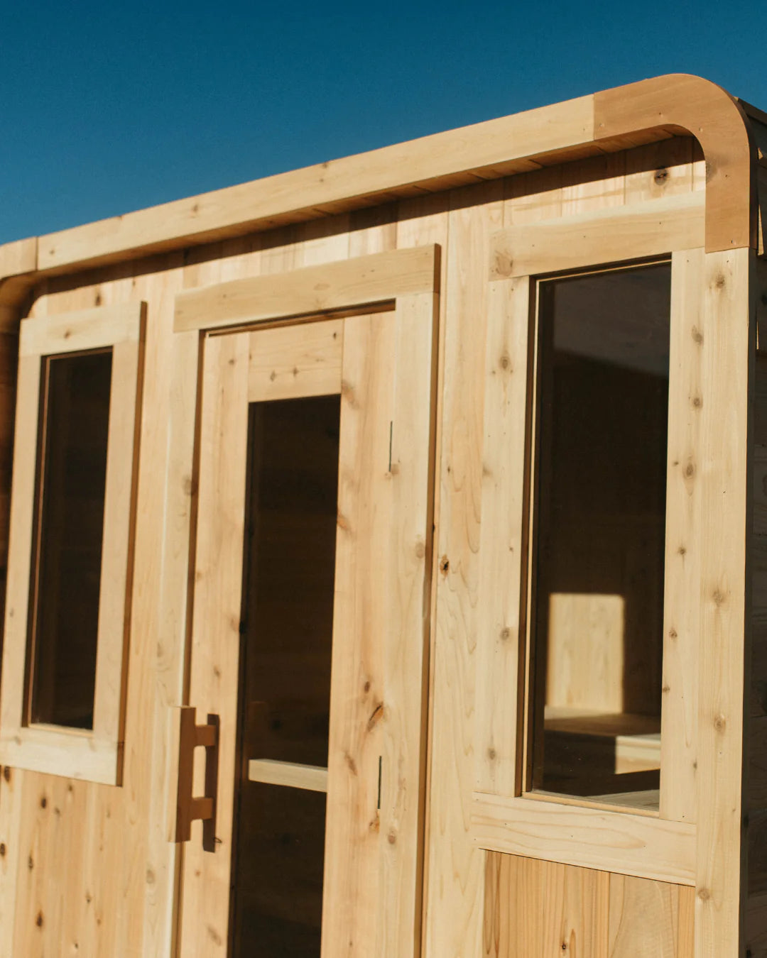 Sweat Kingdom Saunas Sweat Kingdom The Sweat Cabin Deluxe 6 Person Traditional Outdoor-Indoor Sauna