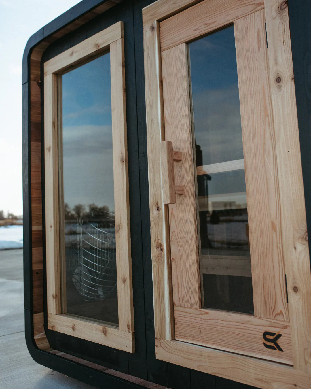 Sweat Kingdom Saunas Sweat Kingdom The Sweat Cabin 4 Person Traditional Outdoor-Indoor Sauna Blackout Edition
