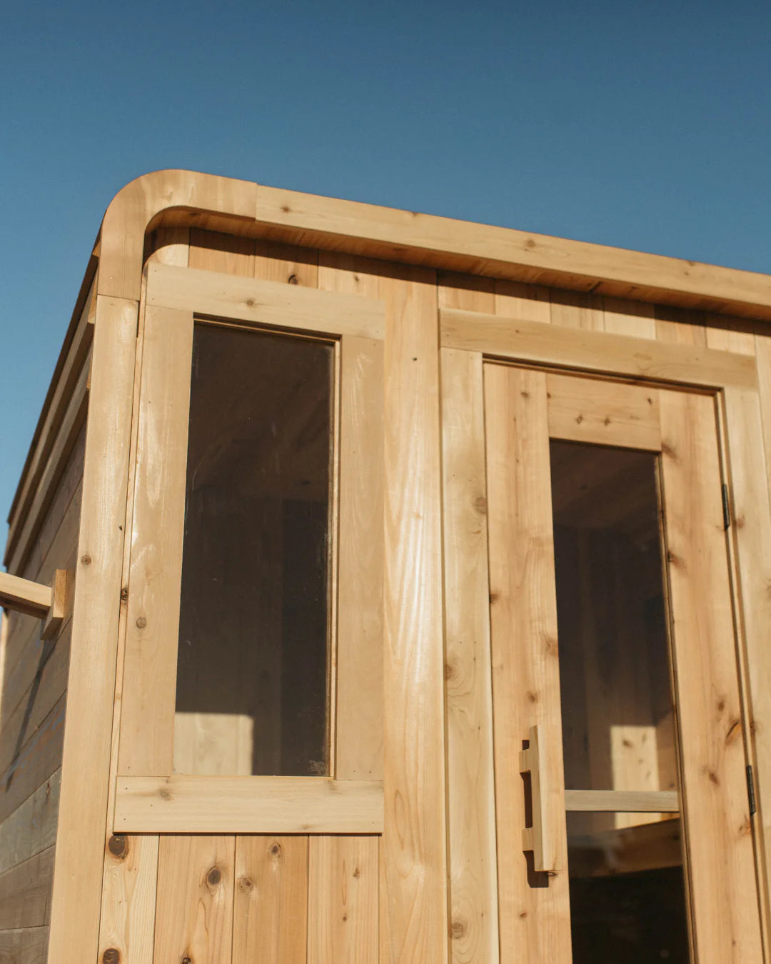 Sweat Kingdom Saunas Sweat Kingdom The Sweat Cabin Deluxe 6 Person Traditional Outdoor-Indoor Sauna