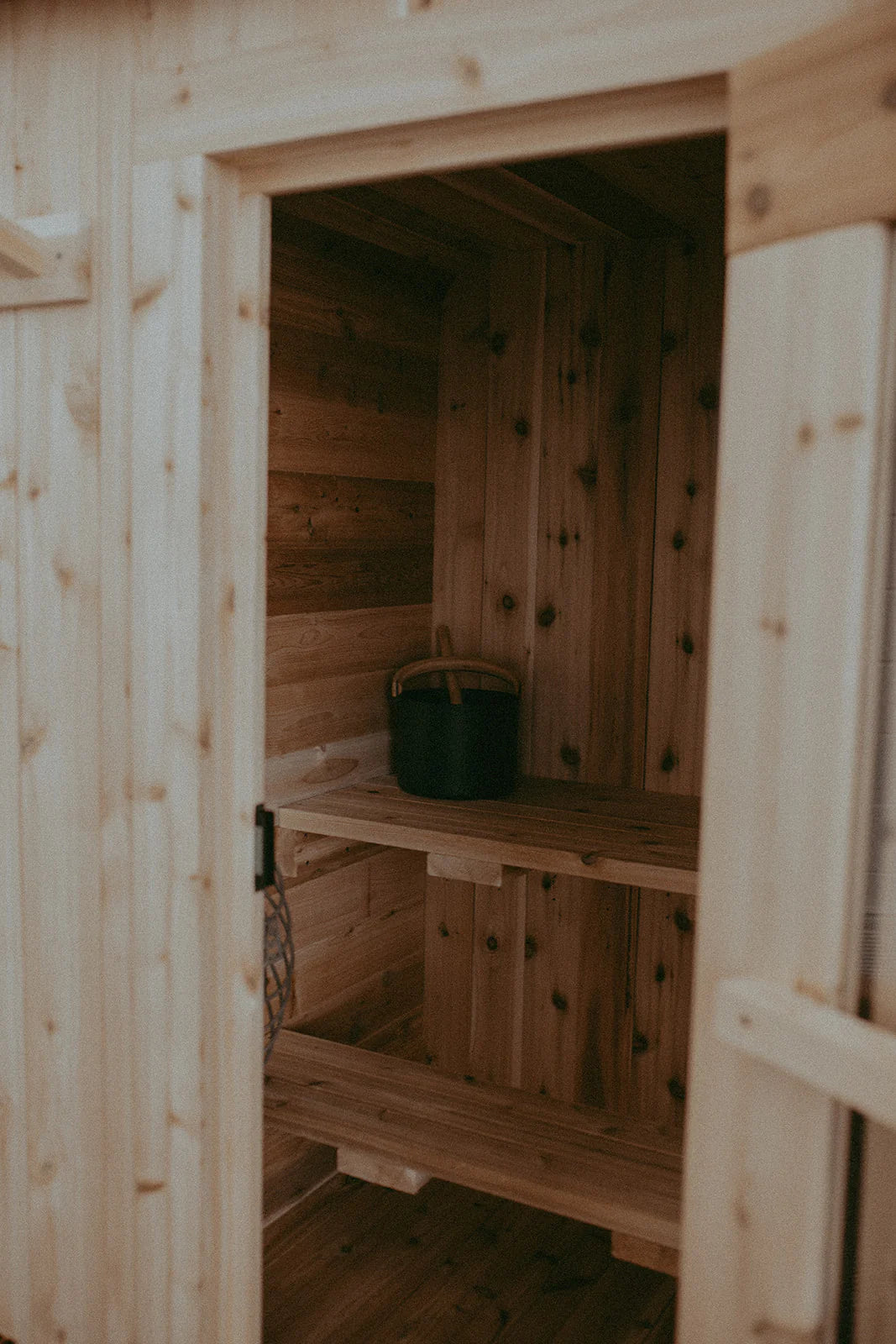 Sweat Kingdom Saunas Sweat Kingdom The Sweat Pod 2-4 Person Traditional Outdoor-Indoor Sauna