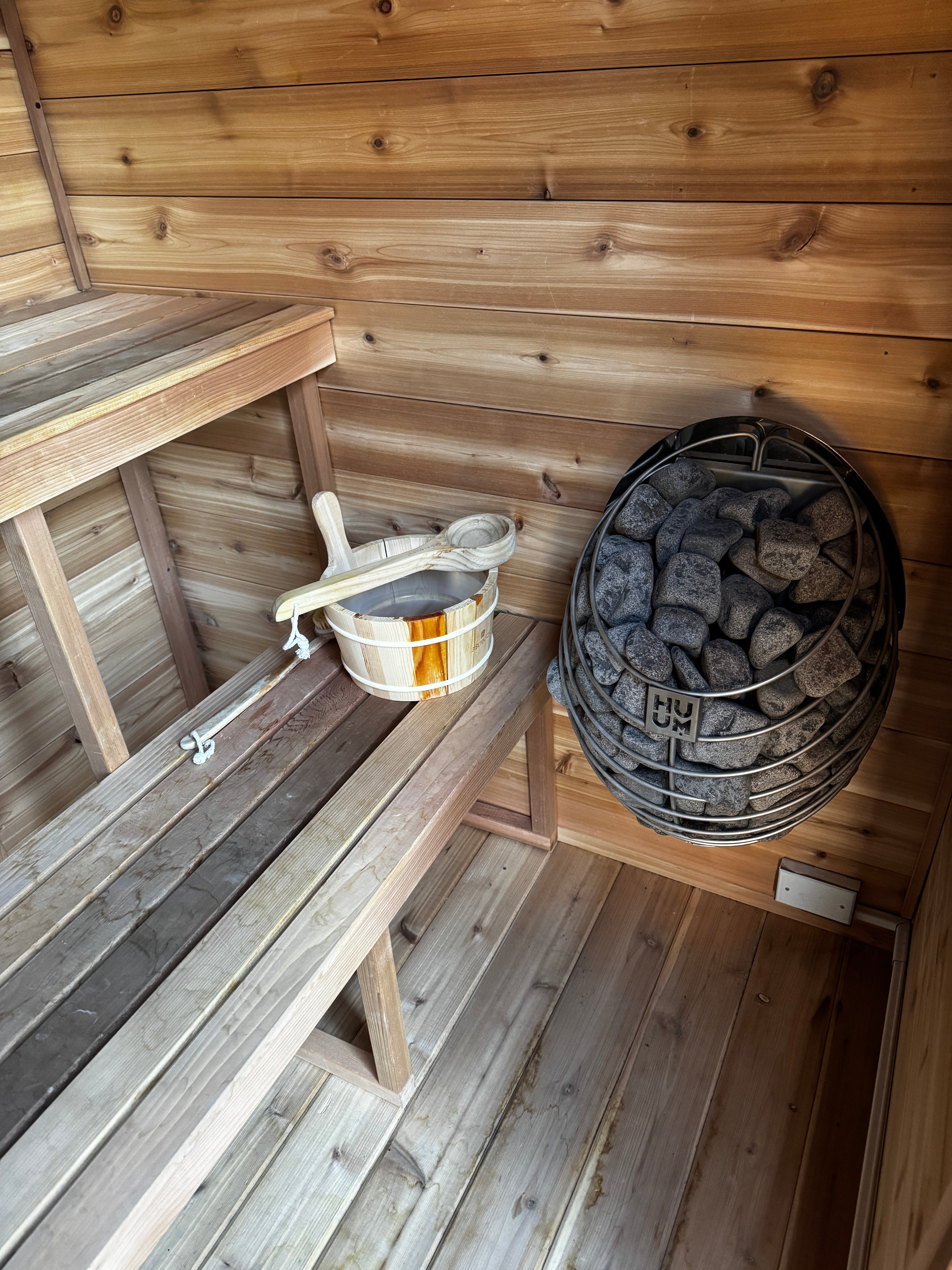 Dundalk LeisureCraft Saunas Dundalk LeisureCraft Knotty Cedar Outdoor Cabin Sauna