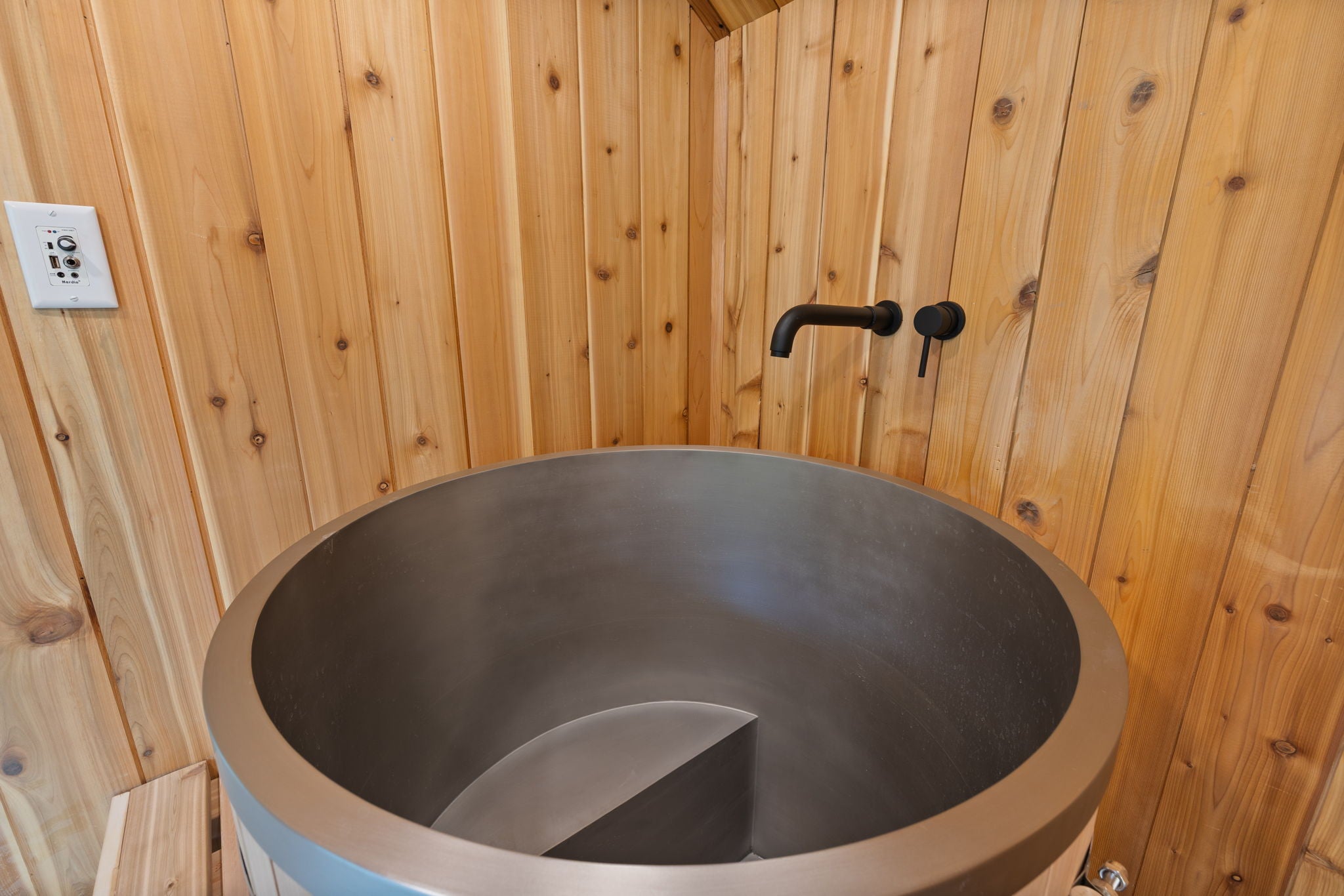 Sweaty Yeti Sauna Plus 6-8 Person Outdoor Sauna & Barrel Cold Plunge Cabin
