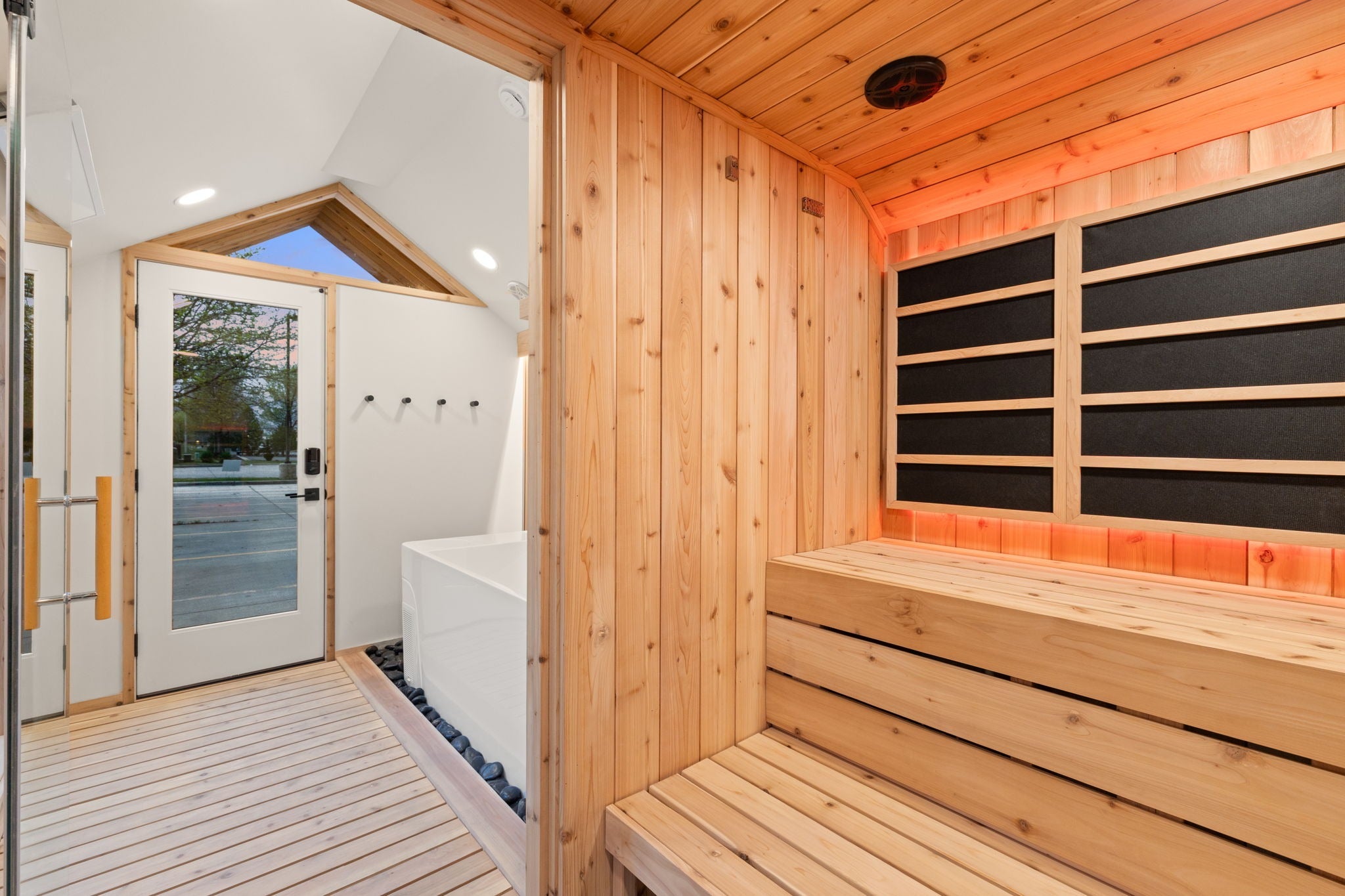 Sweaty Yeti Saunas Sweaty Yeti 4-6 Person Outdoor Sauna & Cold Plunge Cabin
